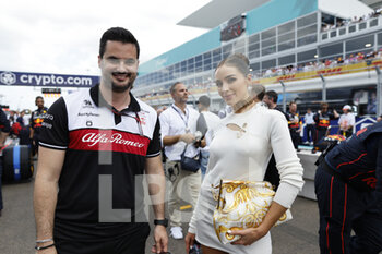 2022-05-08 - Olivia Culpo, starting grid, grille de depart, during the Formula 1 Crypto.com Miami Grand Prix 2022, 5th round of the 2022 FIA Formula One World Championship, on the Miami International Autodrome, from May 6 to 8, 2022 in Miami Gardens, Florida, United States of America - FORMULA 1 CRYPTO.COM MIAMI GRAND PRIX 2022, 5TH ROUND OF THE 2022 FIA FORMULA ONE WORLD CHAMPIONSHIP - FORMULA 1 - MOTORS