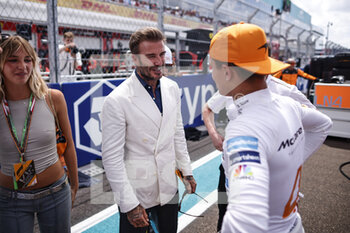 2022-05-08 - David Beckham and NORRIS Lando (gbr), McLaren F1 Team MCL36, portrait during the Formula 1 Crypto.com Miami Grand Prix 2022, 5th round of the 2022 FIA Formula One World Championship, on the Miami International Autodrome, from May 6 to 8, 2022 in Miami Gardens, Florida, United States of America - FORMULA 1 CRYPTO.COM MIAMI GRAND PRIX 2022, 5TH ROUND OF THE 2022 FIA FORMULA ONE WORLD CHAMPIONSHIP - FORMULA 1 - MOTORS