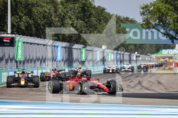 2022-05-08 - 16 LECLERC Charles (mco), Scuderia Ferrari F1-75, action with 01 VERSTAPPEN Max (nld), Red Bull Racing RB18, action, start during the Formula 1 Crypto.com Miami Grand Prix 2022, 5th round of the 2022 FIA Formula One World Championship, on the Miami International Autodrome, from May 6 to 8, 2022 in Miami Gardens, Florida, United States of America - FORMULA 1 CRYPTO.COM MIAMI GRAND PRIX 2022, 5TH ROUND OF THE 2022 FIA FORMULA ONE WORLD CHAMPIONSHIP - FORMULA 1 - MOTORS