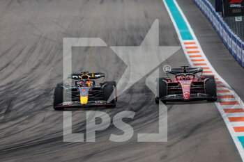 2022-05-08 - 01 VERSTAPPEN Max (nld), Red Bull Racing RB18, action overtaking 16 LECLERC Charles (mco), Scuderia Ferrari F1-75 during the Formula 1 Crypto.com Miami Grand Prix 2022, 5th round of the 2022 FIA Formula One World Championship, on the Miami International Autodrome, from May 6 to 8, 2022 in Miami Gardens, Florida, United States of America - FORMULA 1 CRYPTO.COM MIAMI GRAND PRIX 2022, 5TH ROUND OF THE 2022 FIA FORMULA ONE WORLD CHAMPIONSHIP - FORMULA 1 - MOTORS