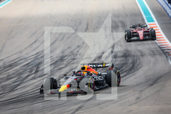 2022-05-08 - 01 VERSTAPPEN Max (nld), Red Bull Racing RB18, action with 16 LECLERC Charles (mco), Scuderia Ferrari F1-75 during the Formula 1 Crypto.com Miami Grand Prix 2022, 5th round of the 2022 FIA Formula One World Championship, on the Miami International Autodrome, from May 6 to 8, 2022 in Miami Gardens, Florida, United States of America - FORMULA 1 CRYPTO.COM MIAMI GRAND PRIX 2022, 5TH ROUND OF THE 2022 FIA FORMULA ONE WORLD CHAMPIONSHIP - FORMULA 1 - MOTORS