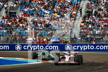 2022-05-08 - 20 MAGNUSSEN Kevin (den), Haas F1 Team VF-22 Ferrari, 05 VETTEL Sebastian (ger), Aston Martin F1 Team AMR22, action during the Formula 1 Crypto.com Miami Grand Prix 2022, 5th round of the 2022 FIA Formula One World Championship, on the Miami International Autodrome, from May 6 to 8, 2022 in Miami Gardens, Florida, United States of America - FORMULA 1 CRYPTO.COM MIAMI GRAND PRIX 2022, 5TH ROUND OF THE 2022 FIA FORMULA ONE WORLD CHAMPIONSHIP - FORMULA 1 - MOTORS