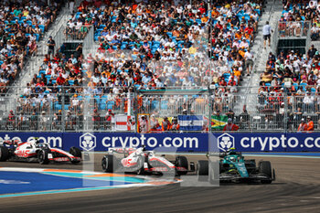 2022-05-08 - 05 VETTEL Sebastian (ger), Aston Martin F1 Team AMR22, action with 20 MAGNUSSEN Kevin (den), Haas F1 Team VF-22 Ferrari during the Formula 1 Crypto.com Miami Grand Prix 2022, 5th round of the 2022 FIA Formula One World Championship, on the Miami International Autodrome, from May 6 to 8, 2022 in Miami Gardens, Florida, United States of America - FORMULA 1 CRYPTO.COM MIAMI GRAND PRIX 2022, 5TH ROUND OF THE 2022 FIA FORMULA ONE WORLD CHAMPIONSHIP - FORMULA 1 - MOTORS