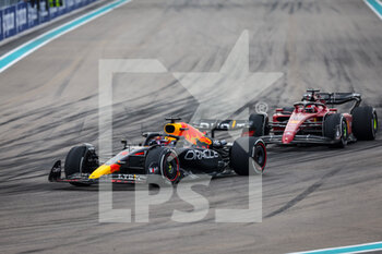 2022-05-08 - 01 VERSTAPPEN Max (nld), Red Bull Racing RB18, action with 16 LECLERC Charles (mco), Scuderia Ferrari F1-75 during the Formula 1 Crypto.com Miami Grand Prix 2022, 5th round of the 2022 FIA Formula One World Championship, on the Miami International Autodrome, from May 6 to 8, 2022 in Miami Gardens, Florida, United States of America - FORMULA 1 CRYPTO.COM MIAMI GRAND PRIX 2022, 5TH ROUND OF THE 2022 FIA FORMULA ONE WORLD CHAMPIONSHIP - FORMULA 1 - MOTORS