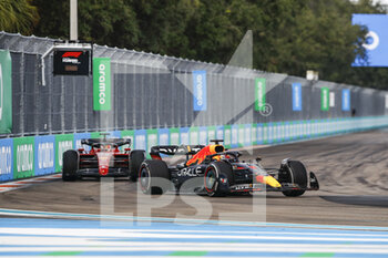 2022-05-08 - 01 VERSTAPPEN Max (nld), Red Bull Racing RB18, action 16 LECLERC Charles (mco), Scuderia Ferrari F1-75, action during the Formula 1 Crypto.com Miami Grand Prix 2022, 5th round of the 2022 FIA Formula One World Championship, on the Miami International Autodrome, from May 6 to 8, 2022 in Miami Gardens, Florida, United States of America - FORMULA 1 CRYPTO.COM MIAMI GRAND PRIX 2022, 5TH ROUND OF THE 2022 FIA FORMULA ONE WORLD CHAMPIONSHIP - FORMULA 1 - MOTORS