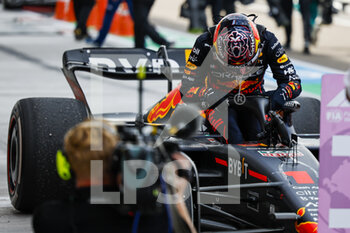 2022-05-08 - VERSTAPPEN Max (ned), Red Bull Racing RB18, celebrating his win during the Formula 1 Crypto.com Miami Grand Prix 2022, 5th round of the 2022 FIA Formula One World Championship, on the Miami International Autodrome, from May 6 to 8, 2022 in Miami Gardens, Florida, United States of America - FORMULA 1 CRYPTO.COM MIAMI GRAND PRIX 2022, 5TH ROUND OF THE 2022 FIA FORMULA ONE WORLD CHAMPIONSHIP - FORMULA 1 - MOTORS