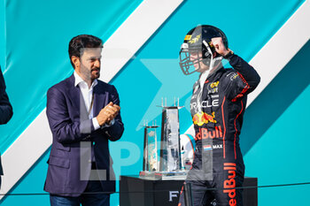 2022-05-08 - VERSTAPPEN Max (ned), Red Bull Racing RB18, BEN SULAYEM Mohammed (uae), President of the FIA, portrait podium during the Formula 1 Crypto.com Miami Grand Prix 2022, 5th round of the 2022 FIA Formula One World Championship, on the Miami International Autodrome, from May 6 to 8, 2022 in Miami Gardens, Florida, United States of America - FORMULA 1 CRYPTO.COM MIAMI GRAND PRIX 2022, 5TH ROUND OF THE 2022 FIA FORMULA ONE WORLD CHAMPIONSHIP - FORMULA 1 - MOTORS