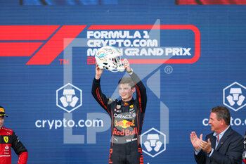 2022-05-08 - VERSTAPPEN Max (ned), Red Bull Racing RB18, portrait, podium during the Formula 1 Crypto.com Miami Grand Prix 2022, 5th round of the 2022 FIA Formula One World Championship, on the Miami International Autodrome, from May 6 to 8, 2022 in Miami Gardens, Florida, United States of America - FORMULA 1 CRYPTO.COM MIAMI GRAND PRIX 2022, 5TH ROUND OF THE 2022 FIA FORMULA ONE WORLD CHAMPIONSHIP - FORMULA 1 - MOTORS