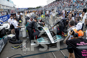 2022-05-08 - 44 HAMILTON Lewis (gbr), Mercedes AMG F1 Team W13, on the grid during the Formula 1 Crypto.com Miami Grand Prix 2022, 5th round of the 2022 FIA Formula One World Championship, on the Miami International Autodrome, from May 6 to 8, 2022 in Miami Gardens, Florida, United States of America - FORMULA 1 CRYPTO.COM MIAMI GRAND PRIX 2022, 5TH ROUND OF THE 2022 FIA FORMULA ONE WORLD CHAMPIONSHIP - FORMULA 1 - MOTORS