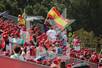 2022-05-21 - Grandstand atmosphere with supporters - FORMULA 1 PIRELLI GRAN PREMIO DE ESPAÑA 2022 QUALIFYING - FORMULA 1 - MOTORS