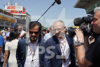 2022-05-22 - FIA President Mohammed bin Sulayem and Formel 1 Chef Stefano Domenicali on the grid - FORMULA 1 PIRELLI GRAN PREMIO DE ESPAÑA 2022 RACE  - FORMULA 1 - MOTORS