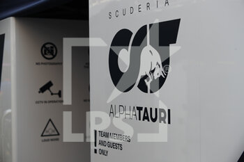 2022-05-22 - Scuderia AlphaTauri LOGO - FORMULA 1 PIRELLI GRAN PREMIO DE ESPAÑA 2022 RACE  - FORMULA 1 - MOTORS