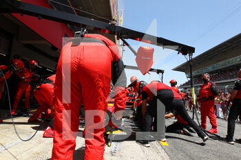 2022-05-22 - Scuderia Ferrari  pit stop training - FORMULA 1 PIRELLI GRAN PREMIO DE ESPAÑA 2022 RACE  - FORMULA 1 - MOTORS