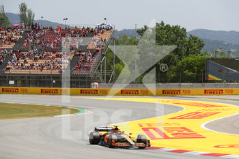 2022-05-20 - Daniel Ricciardo (AUS) McLaren MCL36 - FORMULA 1 PIRELLI GRAN PREMIO DE ESPAÑA 2022 PRACTICE - FORMULA 1 - MOTORS