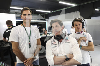 2022-05-21 - WOLFF Toto (aut), Team Principal & CEO of Mercedes AMG F1 Team, portrait DE VRIES Nyck (ned), Reserve Driver of Mercedes AMG F1 Team, portrait Roger Federer tennis player portrait during the Formula 1 Pirelli Grand Premio de Espana 2022, 6th round of the 2022 FIA Formula One World Championship, on the Circuit de Barcelona-Catalunya, from May 20 to 22, 2022 in Montmelo, Spain - FORMULA 1 PIRELLI GRAND PREMIO DE ESPANA 2022, 6TH ROUND OF THE 2022 FIA FORMULA ONE WORLD CHAMPIONSHIP - FORMULA 1 - MOTORS