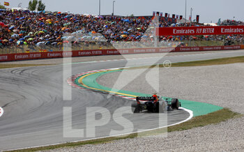 2022-05-21 - 11 PEREZ Sergio (mex), Red Bull Racing RB18, action during the Formula 1 Pirelli Grand Premio de Espana 2022, 6th round of the 2022 FIA Formula One World Championship, on the Circuit de Barcelona-Catalunya, from May 20 to 22, 2022 in Montmelo, Spain - FORMULA 1 PIRELLI GRAND PREMIO DE ESPANA 2022, 6TH ROUND OF THE 2022 FIA FORMULA ONE WORLD CHAMPIONSHIP - FORMULA 1 - MOTORS