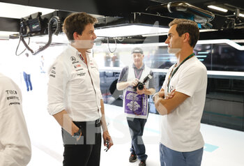 2022-05-21 - FEDERER Roger, tennis player, with WOLFF Toto (aut), Team Principal & CEO of Mercedes AMG F1 Team, during the Formula 1 Pirelli Grand Premio de Espana 2022, 6th round of the 2022 FIA Formula One World Championship, on the Circuit de Barcelona-Catalunya, from May 20 to 22, 2022 in Montmelo, Spain - FORMULA 1 PIRELLI GRAND PREMIO DE ESPANA 2022, 6TH ROUND OF THE 2022 FIA FORMULA ONE WORLD CHAMPIONSHIP - FORMULA 1 - MOTORS