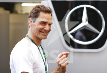 2022-05-21 - FEDERER Roger, tennis player, invited by Mercedes AMG F1 Team, portrait, during the Formula 1 Pirelli Grand Premio de Espana 2022, 6th round of the 2022 FIA Formula One World Championship, on the Circuit de Barcelona-Catalunya, from May 20 to 22, 2022 in Montmelo, Spain - FORMULA 1 PIRELLI GRAND PREMIO DE ESPANA 2022, 6TH ROUND OF THE 2022 FIA FORMULA ONE WORLD CHAMPIONSHIP - FORMULA 1 - MOTORS