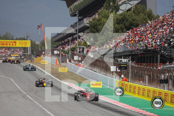 2022-05-22 - 16 LECLERC Charles (mco), Scuderia Ferrari F1-75, action with 01 VERSTAPPEN Max (nld), Red Bull Racing RB18 during the Formula 1 Pirelli Grand Premio de Espana 2022, 6th round of the 2022 FIA Formula One World Championship, on the Circuit de Barcelona-Catalunya, from May 20 to 22, 2022 in Montmelo, Spain - FORMULA 1 PIRELLI GRAND PREMIO DE ESPANA 2022, 6TH ROUND OF THE 2022 FIA FORMULA ONE WORLD CHAMPIONSHIP - FORMULA 1 - MOTORS