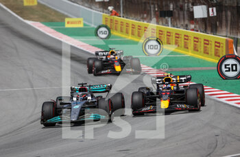 2022-05-22 - 63 RUSSELL George (gbr), Mercedes AMG F1 Team W13, action with 11 PEREZ Sergio (mex), Red Bull Racing RB18 during the Formula 1 Pirelli Grand Premio de Espana 2022, 6th round of the 2022 FIA Formula One World Championship, on the Circuit de Barcelona-Catalunya, from May 20 to 22, 2022 in Montmelo, Spain - FORMULA 1 PIRELLI GRAND PREMIO DE ESPANA 2022, 6TH ROUND OF THE 2022 FIA FORMULA ONE WORLD CHAMPIONSHIP - FORMULA 1 - MOTORS