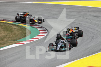 2022-05-22 - 63 RUSSELL George (gbr), Mercedes AMG F1 Team W13, action 11 PEREZ Sergio (mex), Red Bull Racing RB18, action 01 VERSTAPPEN Max (nld), Red Bull Racing RB18, action during the Formula 1 Pirelli Grand Premio de Espana 2022, 6th round of the 2022 FIA Formula One World Championship, on the Circuit de Barcelona-Catalunya, from May 20 to 22, 2022 in Montmelo, Spain - FORMULA 1 PIRELLI GRAND PREMIO DE ESPANA 2022, 6TH ROUND OF THE 2022 FIA FORMULA ONE WORLD CHAMPIONSHIP - FORMULA 1 - MOTORS