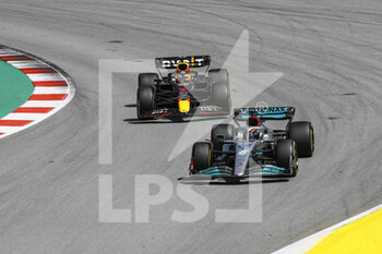 2022-05-22 - 63 RUSSELL George (gbr), Mercedes AMG F1 Team W13, action 01 VERSTAPPEN Max (nld), Red Bull Racing RB18, action during the Formula 1 Pirelli Grand Premio de Espana 2022, 6th round of the 2022 FIA Formula One World Championship, on the Circuit de Barcelona-Catalunya, from May 20 to 22, 2022 in Montmelo, Spain - FORMULA 1 PIRELLI GRAND PREMIO DE ESPANA 2022, 6TH ROUND OF THE 2022 FIA FORMULA ONE WORLD CHAMPIONSHIP - FORMULA 1 - MOTORS
