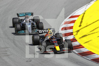 2022-05-22 - 11 PEREZ Sergio (mex), Red Bull Racing RB18, action 63 RUSSELL George (gbr), Mercedes AMG F1 Team W13, action during the Formula 1 Pirelli Grand Premio de Espana 2022, 6th round of the 2022 FIA Formula One World Championship, on the Circuit de Barcelona-Catalunya, from May 20 to 22, 2022 in Montmelo, Spain - FORMULA 1 PIRELLI GRAND PREMIO DE ESPANA 2022, 6TH ROUND OF THE 2022 FIA FORMULA ONE WORLD CHAMPIONSHIP - FORMULA 1 - MOTORS