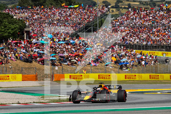 2022-05-22 - 01 VERSTAPPEN Max (nld), Red Bull Racing RB18, action during the Formula 1 Pirelli Grand Premio de Espana 2022, 6th round of the 2022 FIA Formula One World Championship, on the Circuit de Barcelona-Catalunya, from May 20 to 22, 2022 in Montmelo, Spain - FORMULA 1 PIRELLI GRAND PREMIO DE ESPANA 2022, 6TH ROUND OF THE 2022 FIA FORMULA ONE WORLD CHAMPIONSHIP - FORMULA 1 - MOTORS