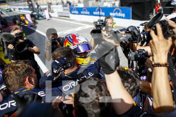 2022-05-22 - PEREZ Sergio (mex), Red Bull Racing RB18, portrait celebrating his second place during the Formula 1 Pirelli Grand Premio de Espana 2022, 6th round of the 2022 FIA Formula One World Championship, on the Circuit de Barcelona-Catalunya, from May 20 to 22, 2022 in Montmelo, Spain - FORMULA 1 PIRELLI GRAND PREMIO DE ESPANA 2022, 6TH ROUND OF THE 2022 FIA FORMULA ONE WORLD CHAMPIONSHIP - FORMULA 1 - MOTORS