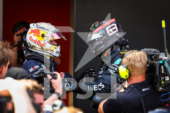 2022-05-22 - VERSTAPPEN Max (ned), Red Bull Racing RB18, RUSSELL George (gbr), Mercedes AMG F1 Team W13, portrait during the Formula 1 Pirelli Grand Premio de Espana 2022, 6th round of the 2022 FIA Formula One World Championship, on the Circuit de Barcelona-Catalunya, from May 20 to 22, 2022 in Montmelo, Spain - FORMULA 1 PIRELLI GRAND PREMIO DE ESPANA 2022, 6TH ROUND OF THE 2022 FIA FORMULA ONE WORLD CHAMPIONSHIP - FORMULA 1 - MOTORS