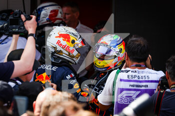 2022-05-22 - VERSTAPPEN Max (ned), Red Bull Racing RB18, PEREZ Sergio (mex), Red Bull Racing RB18, portrait during the Formula 1 Pirelli Grand Premio de Espana 2022, 6th round of the 2022 FIA Formula One World Championship, on the Circuit de Barcelona-Catalunya, from May 20 to 22, 2022 in Montmelo, Spain - FORMULA 1 PIRELLI GRAND PREMIO DE ESPANA 2022, 6TH ROUND OF THE 2022 FIA FORMULA ONE WORLD CHAMPIONSHIP - FORMULA 1 - MOTORS