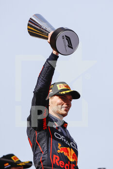2022-05-22 - VERSTAPPEN Max (ned), Red Bull Racing RB18, portrait celebration victory podium during the Formula 1 Pirelli Grand Premio de Espana 2022, 6th round of the 2022 FIA Formula One World Championship, on the Circuit de Barcelona-Catalunya, from May 20 to 22, 2022 in Montmelo, Spain - FORMULA 1 PIRELLI GRAND PREMIO DE ESPANA 2022, 6TH ROUND OF THE 2022 FIA FORMULA ONE WORLD CHAMPIONSHIP - FORMULA 1 - MOTORS