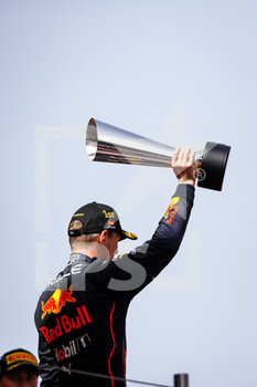 2022-05-22 - VERSTAPPEN Max (ned), Red Bull Racing RB18, portrait, podium during the Formula 1 Pirelli Grand Premio de Espana 2022, 6th round of the 2022 FIA Formula One World Championship, on the Circuit de Barcelona-Catalunya, from May 20 to 22, 2022 in Montmelo, Spain - FORMULA 1 PIRELLI GRAND PREMIO DE ESPANA 2022, 6TH ROUND OF THE 2022 FIA FORMULA ONE WORLD CHAMPIONSHIP - FORMULA 1 - MOTORS