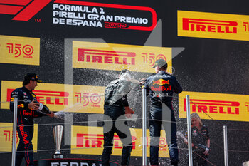 2022-05-22 - Podium: VERSTAPPEN Max (ned), Red Bull Racing RB18, PEREZ Sergio (mex), Red Bull Racing RB18, RUSSELL George (gbr), Mercedes AMG F1 Team W13, portrait during the Formula 1 Pirelli Grand Premio de Espana 2022, 6th round of the 2022 FIA Formula One World Championship, on the Circuit de Barcelona-Catalunya, from May 20 to 22, 2022 in Montmelo, Spain - FORMULA 1 PIRELLI GRAND PREMIO DE ESPANA 2022, 6TH ROUND OF THE 2022 FIA FORMULA ONE WORLD CHAMPIONSHIP - FORMULA 1 - MOTORS