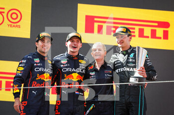 2022-05-22 - Podium: VERSTAPPEN Max (ned), Red Bull Racing RB18, PEREZ Sergio (mex), Red Bull Racing RB18, RUSSELL George (gbr), Mercedes AMG F1 Team W13, portrait during the Formula 1 Pirelli Grand Premio de Espana 2022, 6th round of the 2022 FIA Formula One World Championship, on the Circuit de Barcelona-Catalunya, from May 20 to 22, 2022 in Montmelo, Spain - FORMULA 1 PIRELLI GRAND PREMIO DE ESPANA 2022, 6TH ROUND OF THE 2022 FIA FORMULA ONE WORLD CHAMPIONSHIP - FORMULA 1 - MOTORS