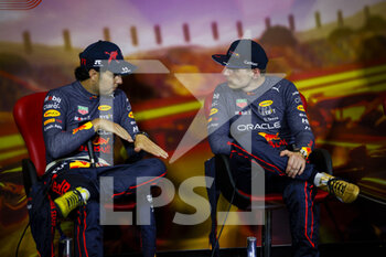 2022-05-22 - PEREZ Sergio (mex), Red Bull Racing RB18, portrait with VERSTAPPEN Max (ned), Red Bull Racing RB18 during the FIA presse conference after the Formula 1 Pirelli Grand Premio de Espana 2022, 6th round of the 2022 FIA Formula One World Championship, on the Circuit de Barcelona-Catalunya, from May 20 to 22, 2022 in Montmelo, Spain - FORMULA 1 PIRELLI GRAND PREMIO DE ESPANA 2022, 6TH ROUND OF THE 2022 FIA FORMULA ONE WORLD CHAMPIONSHIP - FORMULA 1 - MOTORS
