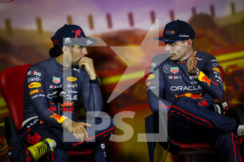 2022-05-22 - PEREZ Sergio (mex), Red Bull Racing RB18, portrait with VERSTAPPEN Max (ned), Red Bull Racing RB18 during the FIA presse conference after the Formula 1 Pirelli Grand Premio de Espana 2022, 6th round of the 2022 FIA Formula One World Championship, on the Circuit de Barcelona-Catalunya, from May 20 to 22, 2022 in Montmelo, Spain - FORMULA 1 PIRELLI GRAND PREMIO DE ESPANA 2022, 6TH ROUND OF THE 2022 FIA FORMULA ONE WORLD CHAMPIONSHIP - FORMULA 1 - MOTORS
