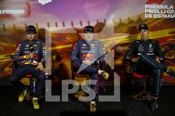 2022-05-22 - From left to right: PEREZ Sergio (mex), Red Bull Racing RB18, portrait with VERSTAPPEN Max (ned), Red Bull Racing RB18 and RUSSELL George (gbr), Mercedes AMG F1 Team W13 during the FIA presse conference after the Formula 1 Pirelli Grand Premio de Espana 2022, 6th round of the 2022 FIA Formula One World Championship, on the Circuit de Barcelona-Catalunya, from May 20 to 22, 2022 in Montmelo, Spain - FORMULA 1 PIRELLI GRAND PREMIO DE ESPANA 2022, 6TH ROUND OF THE 2022 FIA FORMULA ONE WORLD CHAMPIONSHIP - FORMULA 1 - MOTORS