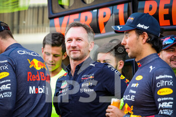 2022-05-22 - HORNER Christian (gbr), Team Principal of Red Bull Racing, PEREZ Sergio (mex), Red Bull Racing RB18, portrait during the Formula 1 Pirelli Grand Premio de Espana 2022, 6th round of the 2022 FIA Formula One World Championship, on the Circuit de Barcelona-Catalunya, from May 20 to 22, 2022 in Montmelo, Spain - FORMULA 1 PIRELLI GRAND PREMIO DE ESPANA 2022, 6TH ROUND OF THE 2022 FIA FORMULA ONE WORLD CHAMPIONSHIP - FORMULA 1 - MOTORS