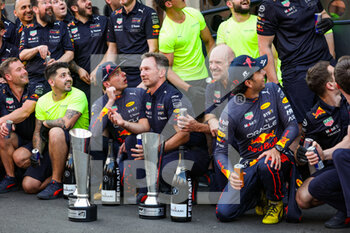 2022-05-22 - VERSTAPPEN Max (ned), Red Bull Racing RB18, HORNER Christian (gbr), Team Principal of Red Bull Racing, NEWEY Adrian, Chief Technical Officer of Red Bull Racing, PEREZ Sergio (mex), Red Bull Racing RB18, portrait during the Formula 1 Pirelli Grand Premio de Espana 2022, 6th round of the 2022 FIA Formula One World Championship, on the Circuit de Barcelona-Catalunya, from May 20 to 22, 2022 in Montmelo, Spain - FORMULA 1 PIRELLI GRAND PREMIO DE ESPANA 2022, 6TH ROUND OF THE 2022 FIA FORMULA ONE WORLD CHAMPIONSHIP - FORMULA 1 - MOTORS