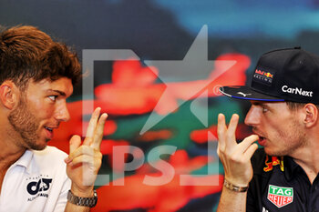 2022-05-27 - GASLY Pierre (fra), Scuderia AlphaTauri AT03, VERSTAPPEN Max (ned), Red Bull Racing RB18, portrait, press conference during the Formula 1 Grand Prix de Monaco 2022, 7th round of the 2022 FIA Formula One World Championship, on the Circuit de Monaco, from May 27 to 29, 2022 in Monte-Carlo, Monaco - F1 - MONACO GRAND PRIX 2022 - FORMULA 1 - MOTORS