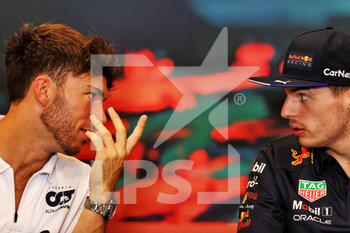 2022-05-27 - GASLY Pierre (fra), Scuderia AlphaTauri AT03, VERSTAPPEN Max (ned), Red Bull Racing RB18, portrait, press conference during the Formula 1 Grand Prix de Monaco 2022, 7th round of the 2022 FIA Formula One World Championship, on the Circuit de Monaco, from May 27 to 29, 2022 in Monte-Carlo, Monaco - F1 - MONACO GRAND PRIX 2022 - FORMULA 1 - MOTORS