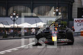 2022-05-27 - 11 PEREZ Sergio (mex), Red Bull Racing RB18, action during the Formula 1 Grand Prix de Monaco 2022, 7th round of the 2022 FIA Formula One World Championship, on the Circuit de Monaco, from May 27 to 29, 2022 in Monte-Carlo, Monaco - F1 - MONACO GRAND PRIX 2022 - FORMULA 1 - MOTORS