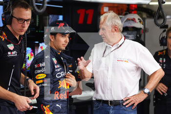 2022-05-28 - PEREZ Sergio (mex), Red Bull Racing RB18, MARKO Helmut (aut), Drivers’ Manager of Red Bull Racing, portrait during the Formula 1 Grand Prix de Monaco 2022, 7th round of the 2022 FIA Formula One World Championship, on the Circuit de Monaco, from May 27 to 29, 2022 in Monte-Carlo, Monaco - F1 - MONACO GRAND PRIX 2022 - FORMULA 1 - MOTORS