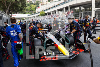 2022-05-29 - 01 VERSTAPPEN Max (nld), Red Bull Racing RB18, on the grid during the Formula 1 Grand Prix de Monaco 2022, 7th round of the 2022 FIA Formula One World Championship, on the Circuit de Monaco, from May 27 to 29, 2022 in Monte-Carlo, Monaco - F1 - MONACO GRAND PRIX 2022 - RACE - FORMULA 1 - MOTORS