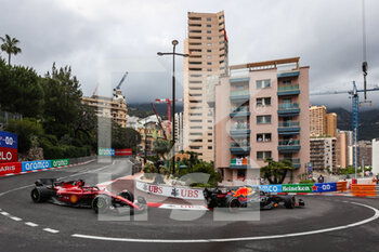 2022-05-29 - 16 LECLERC Charles (mco), Scuderia Ferrari F1-75, 01 VERSTAPPEN Max (nld), Red Bull Racing RB18, action during the Formula 1 Grand Prix de Monaco 2022, 7th round of the 2022 FIA Formula One World Championship, on the Circuit de Monaco, from May 27 to 29, 2022 in Monte-Carlo, Monaco - F1 - MONACO GRAND PRIX 2022 - RACE - FORMULA 1 - MOTORS