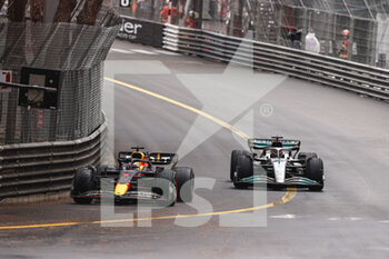 2022-05-29 - 01 VERSTAPPEN Max (nld), Red Bull Racing RB18, action 63 RUSSELL George (gbr), Mercedes AMG F1 Team W13, action during the Formula 1 Grand Prix de Monaco 2022, 7th round of the 2022 FIA Formula One World Championship, on the Circuit de Monaco, from May 27 to 29, 2022 in Monte-Carlo, Monaco - F1 - MONACO GRAND PRIX 2022 - RACE - FORMULA 1 - MOTORS