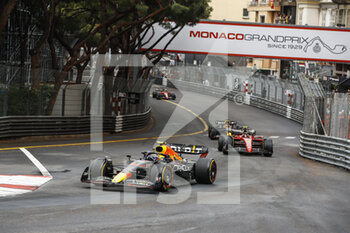 2022-05-29 - 11 PEREZ Sergio (mex), Red Bull Racing RB18, action 55 SAINZ Carlos (spa), Scuderia Ferrari F1-75, action 01 VERSTAPPEN Max (nld), Red Bull Racing RB18, action 16 LECLERC Charles (mco), Scuderia Ferrari F1-75, action during the Formula 1 Grand Prix de Monaco 2022, 7th round of the 2022 FIA Formula One World Championship, on the Circuit de Monaco, from May 27 to 29, 2022 in Monte-Carlo, Monaco - F1 - MONACO GRAND PRIX 2022 - RACE - FORMULA 1 - MOTORS