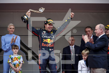 2022-05-29 - PEREZ Sergio (mex), Red Bull Racing RB18, portrait podium ambiance during the Formula 1 Grand Prix de Monaco 2022, 7th round of the 2022 FIA Formula One World Championship, on the Circuit de Monaco, from May 27 to 29, 2022 in Monte-Carlo, Monaco - F1 - MONACO GRAND PRIX 2022 - RACE - FORMULA 1 - MOTORS