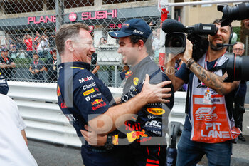 2022-05-29 - HORNER Christian (gbr), Team Principal of Red Bull Racing, PEREZ Sergio (mex), Red Bull Racing RB18, portrait during the Formula 1 Grand Prix de Monaco 2022, 7th round of the 2022 FIA Formula One World Championship, on the Circuit de Monaco, from May 27 to 29, 2022 in Monte-Carlo, Monaco - F1 - MONACO GRAND PRIX 2022 - RACE - FORMULA 1 - MOTORS